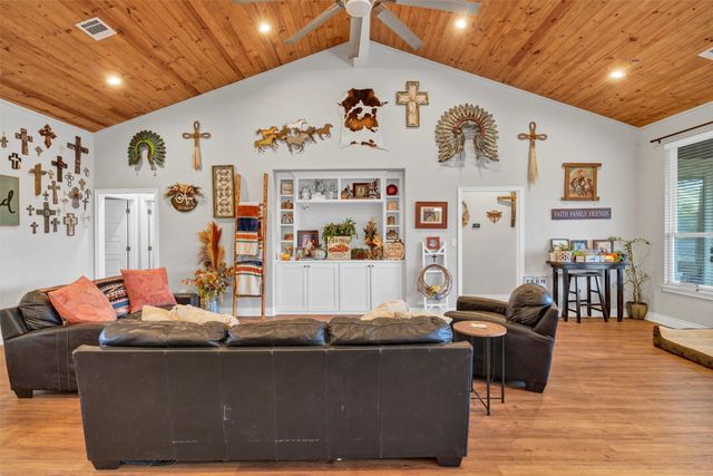 851 Hood Court, Granbury, TX 76048