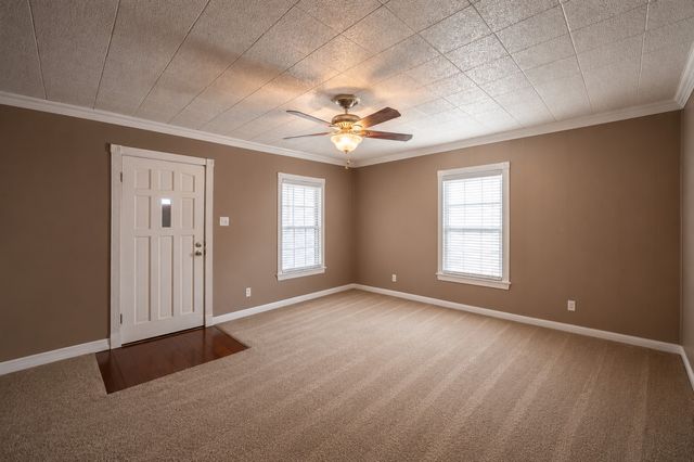 909 N Main Street, Ector, TX 75439