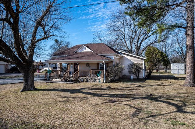 909 N Main Street, Ector, TX 75439