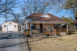 909 N Main Street, Ector, TX 75439