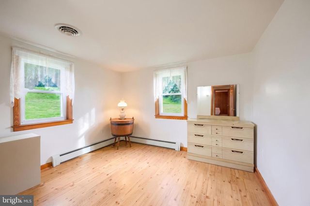 5026 PIGEON HILL RD, Spring Grove, PA 17362
