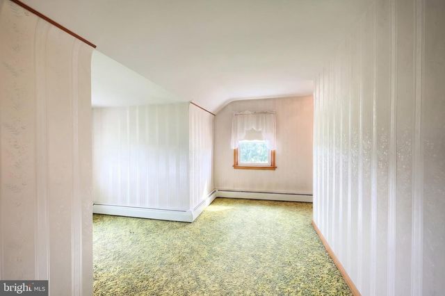 5026 PIGEON HILL RD, Spring Grove, PA 17362