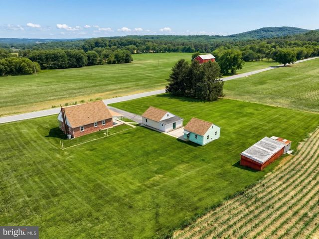 5026 PIGEON HILL RD, Spring Grove, PA 17362