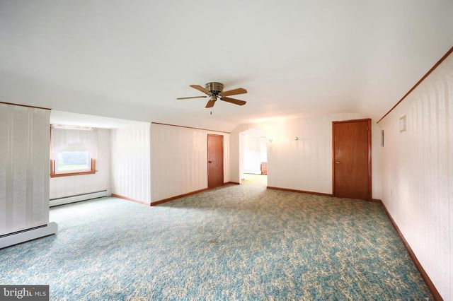 5026 PIGEON HILL RD, Spring Grove, PA 17362