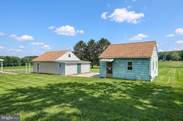 5026 PIGEON HILL RD, Spring Grove, PA 17362