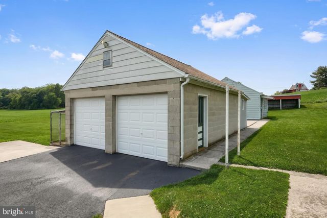 5026 PIGEON HILL RD, Spring Grove, PA 17362