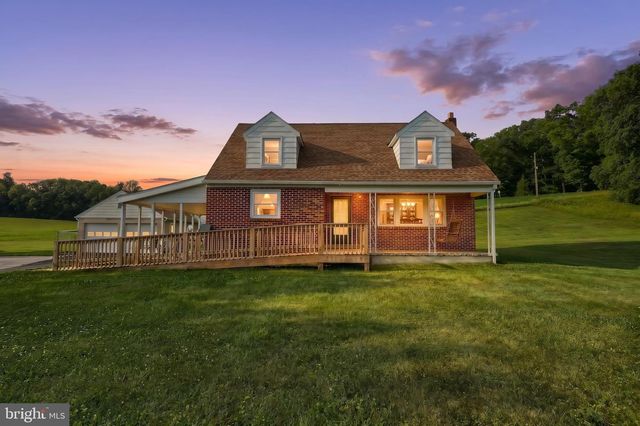 5026 PIGEON HILL RD, Spring Grove, PA 17362
