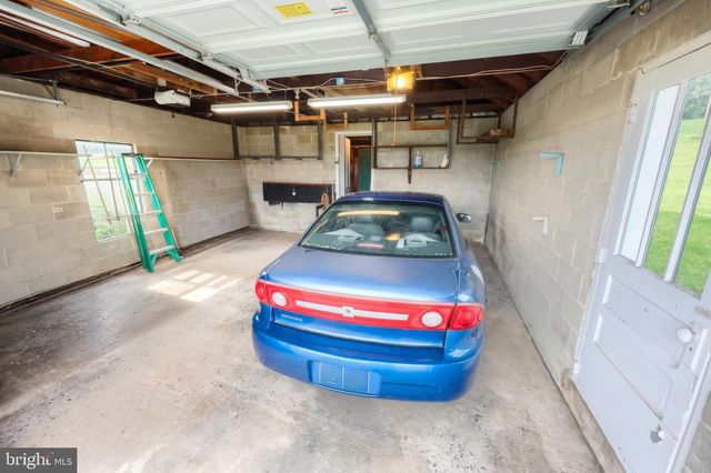5026 PIGEON HILL RD, Spring Grove, PA 17362