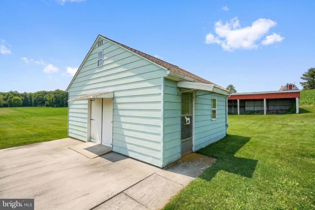 5026 PIGEON HILL RD, Spring Grove, PA 17362