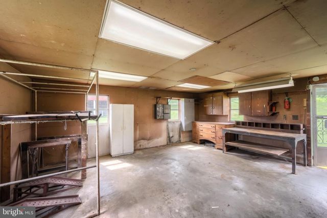 5026 PIGEON HILL RD, Spring Grove, PA 17362
