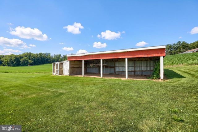 5026 PIGEON HILL RD, Spring Grove, PA 17362