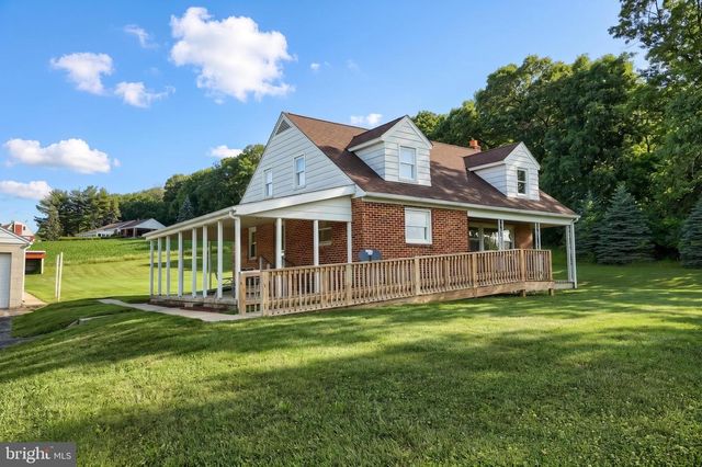5026 PIGEON HILL RD, Spring Grove, PA 17362