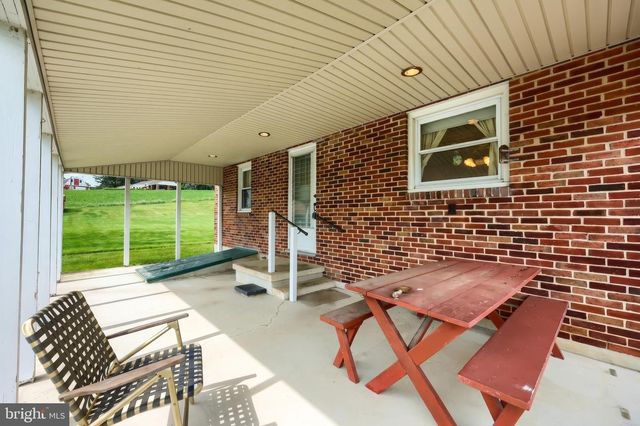 5026 PIGEON HILL RD, Spring Grove, PA 17362