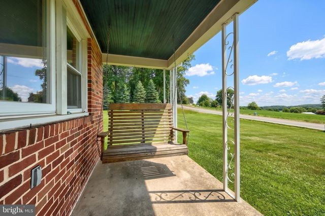 5026 PIGEON HILL RD, Spring Grove, PA 17362
