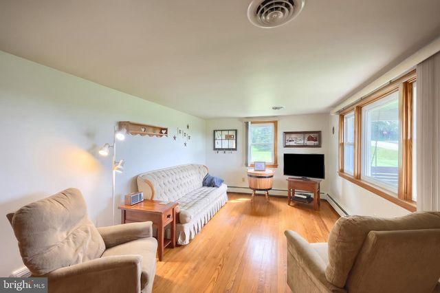5026 PIGEON HILL RD, Spring Grove, PA 17362