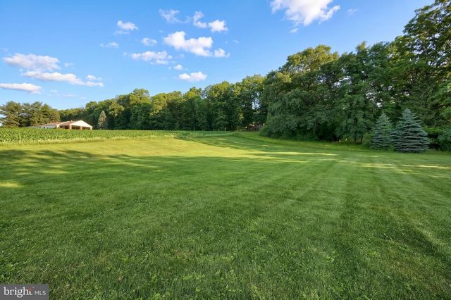 5026 PIGEON HILL RD, Spring Grove, PA 17362