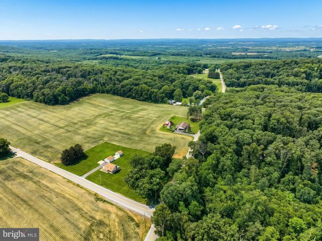 5026 PIGEON HILL RD, Spring Grove, PA 17362