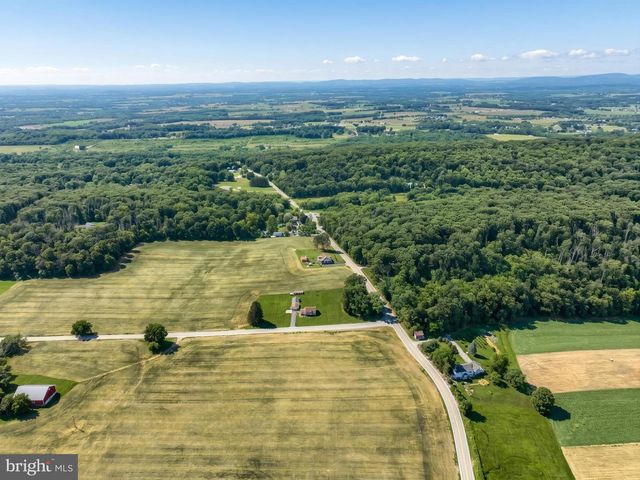 5026 PIGEON HILL RD, Spring Grove, PA 17362
