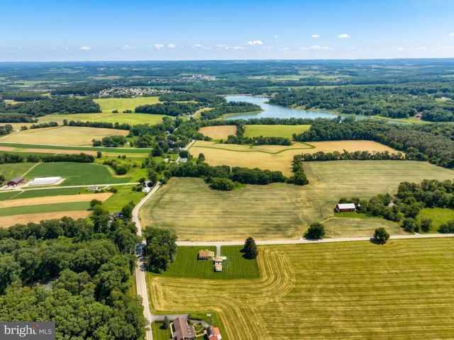 5026 PIGEON HILL RD, Spring Grove, PA 17362