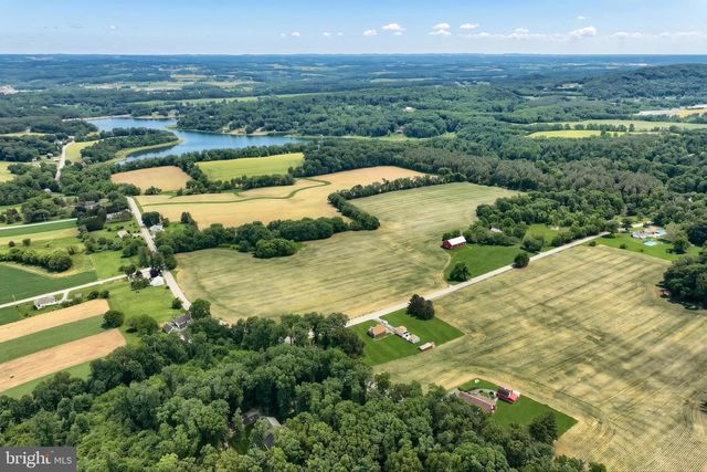 5026 PIGEON HILL RD, Spring Grove, PA 17362