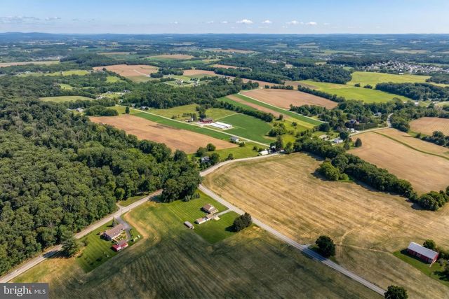 5026 PIGEON HILL RD, Spring Grove, PA 17362