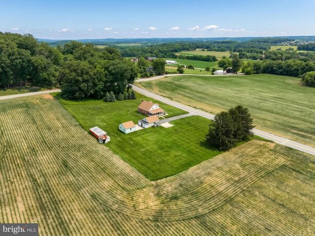 5026 PIGEON HILL RD, Spring Grove, PA 17362