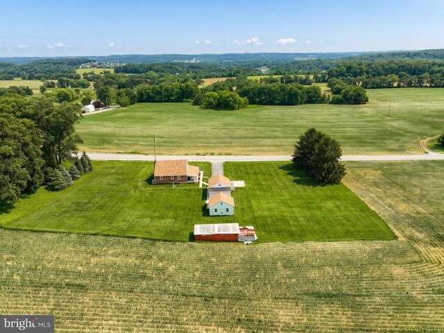 5026 PIGEON HILL RD, Spring Grove, PA 17362