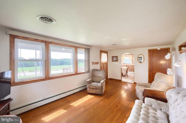 5026 PIGEON HILL RD, Spring Grove, PA 17362