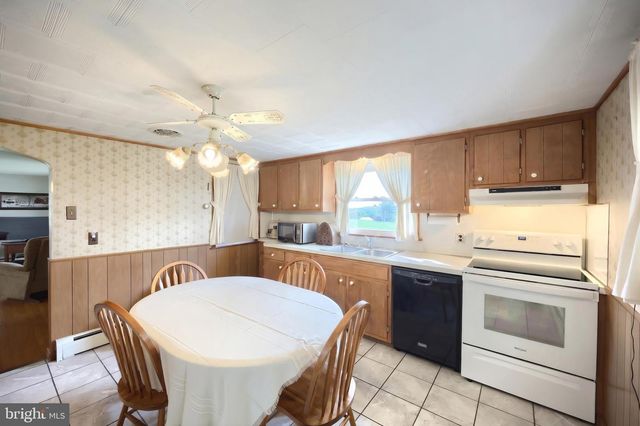5026 PIGEON HILL RD, Spring Grove, PA 17362