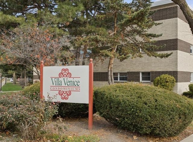 935 S 8th Avenue 5, La Grange, IL 60525