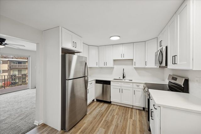 935 S 8th Avenue 5, La Grange, IL 60525