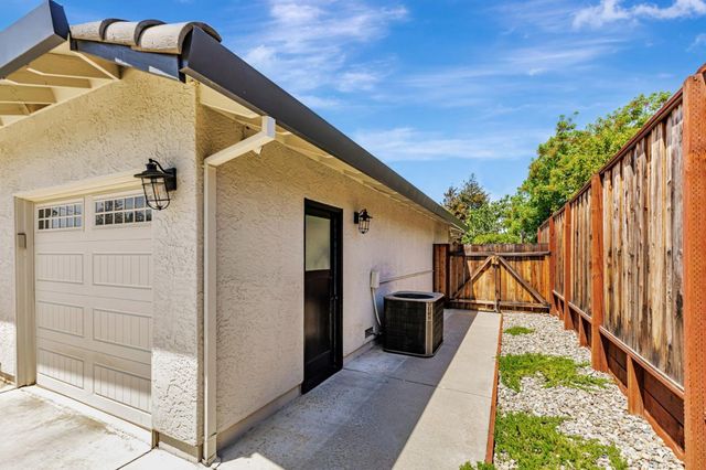 640 S Ridgemark Drive, Hollister, CA 95023