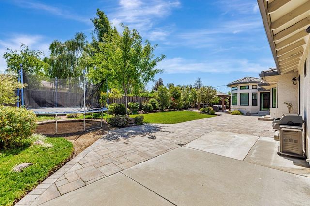 640 S Ridgemark Drive, Hollister, CA 95023