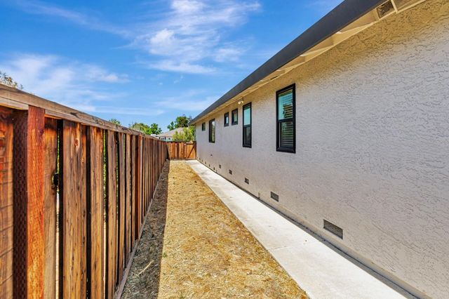 640 S Ridgemark Drive, Hollister, CA 95023
