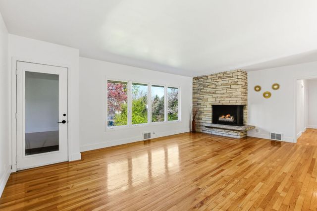 323 Burntside Drive, Golden Valley, MN 55422