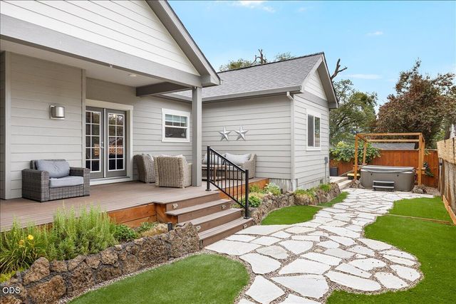 48 Black Oak Drive, Medford, OR 97504