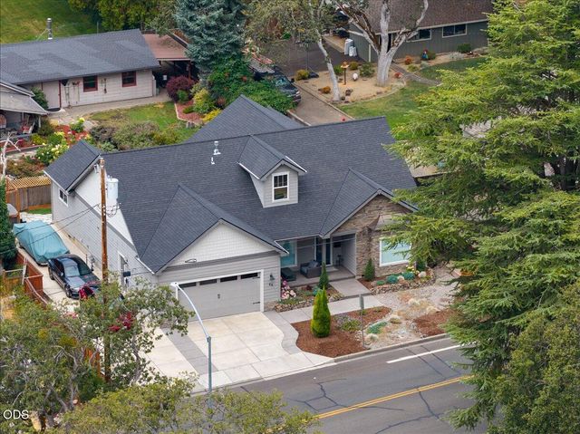 48 Black Oak Drive, Medford, OR 97504