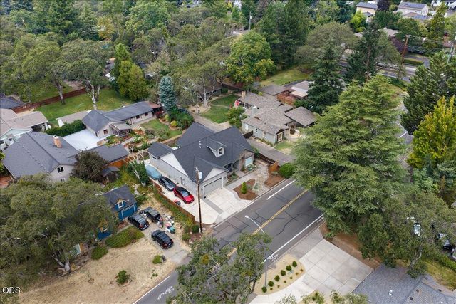 48 Black Oak Drive, Medford, OR 97504