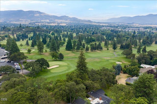 48 Black Oak Drive, Medford, OR 97504