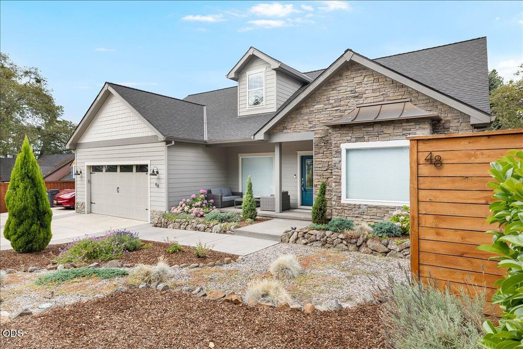 48 Black Oak Drive, Medford, OR 97504