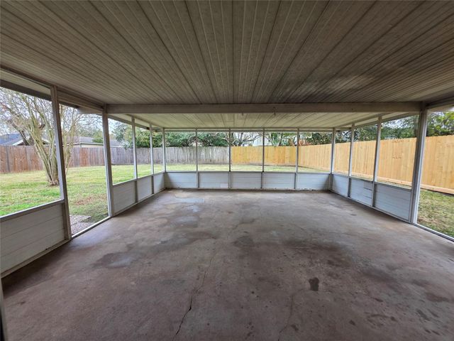 419 Gleneagles Drive, Friendswood, TX 77546