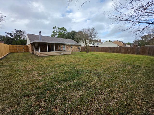 419 Gleneagles Drive, Friendswood, TX 77546