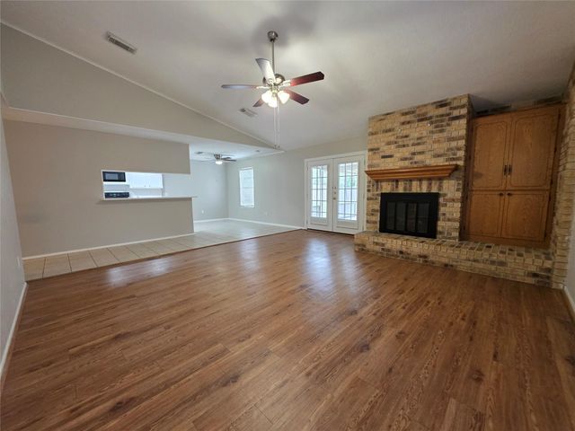 419 Gleneagles Drive, Friendswood, TX 77546