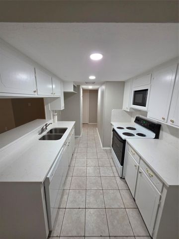 419 Gleneagles Drive, Friendswood, TX 77546