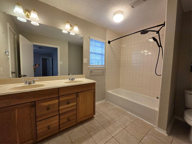 419 Gleneagles Drive, Friendswood, TX 77546