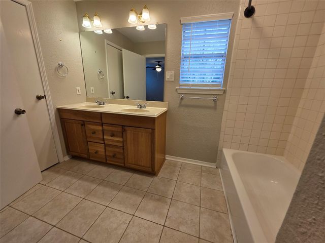 419 Gleneagles Drive, Friendswood, TX 77546