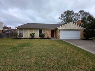 419 Gleneagles Drive, Friendswood, TX 77546