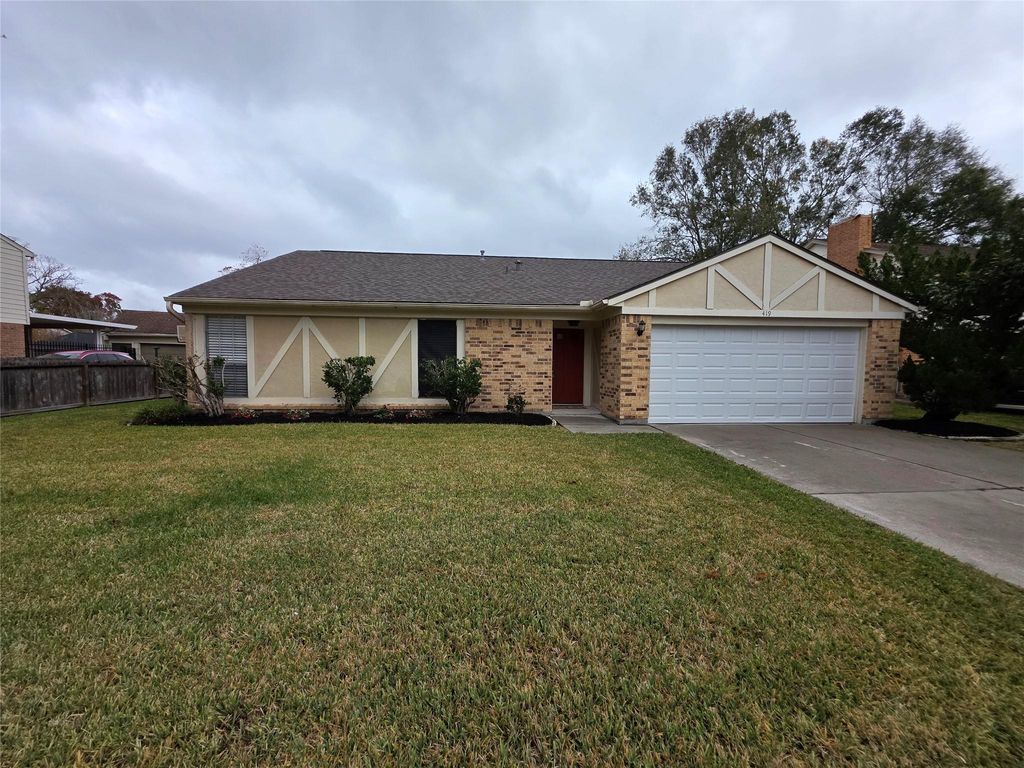 419 Gleneagles Drive, Friendswood, TX 77546