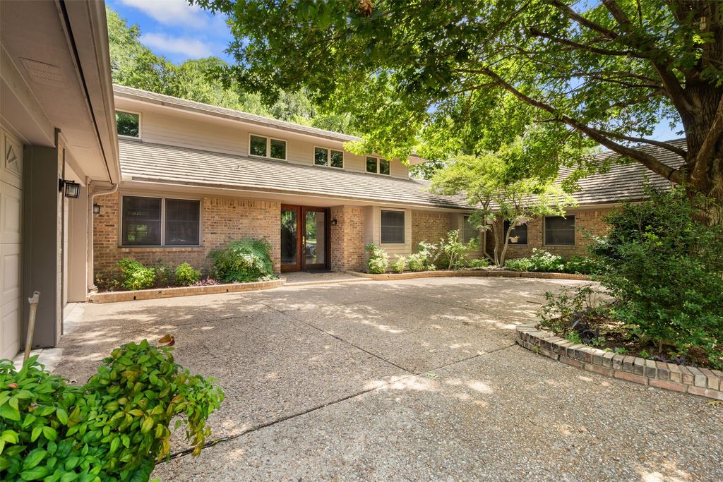 1302 S Greenstone Lane, Duncanville, TX 75137