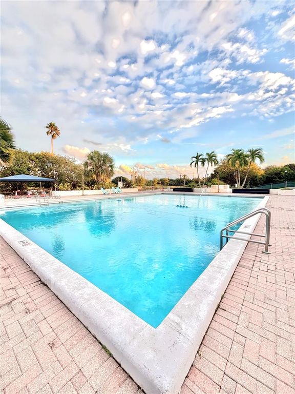 4160 Inverrary Dr 204, Lauderhill, FL 33319